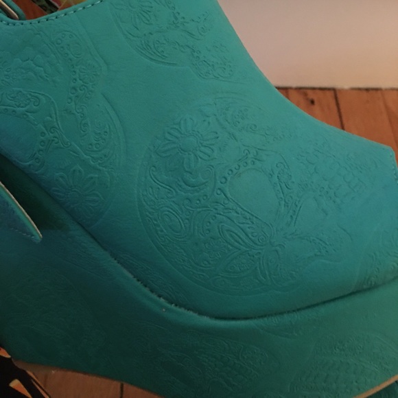 Turquoise Skull-Embossed Platform Wedges - Picture 5 of 14